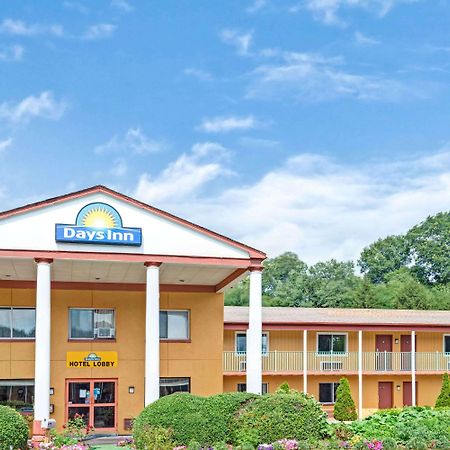 Days Inn By Wyndham Branford New Haven Conference Center Exterior photo