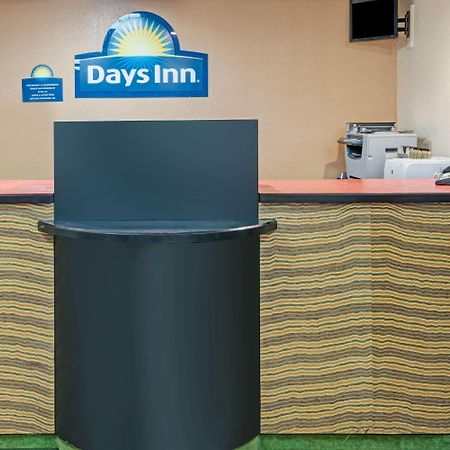 Days Inn By Wyndham Branford New Haven Conference Center Exterior photo