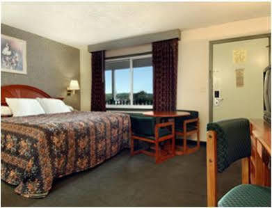 Days Inn By Wyndham Branford New Haven Conference Center Exterior photo