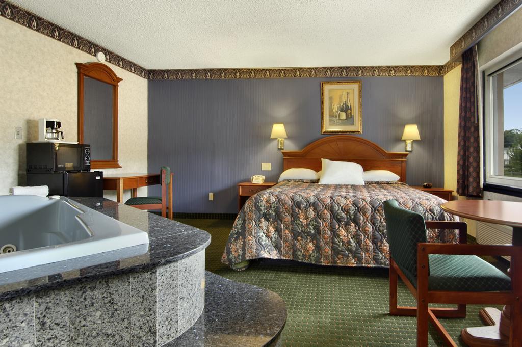 Days Inn By Wyndham Branford New Haven Conference Center Room photo